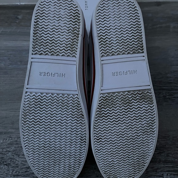 Tommy Hilfiger - Picture 5 of 5